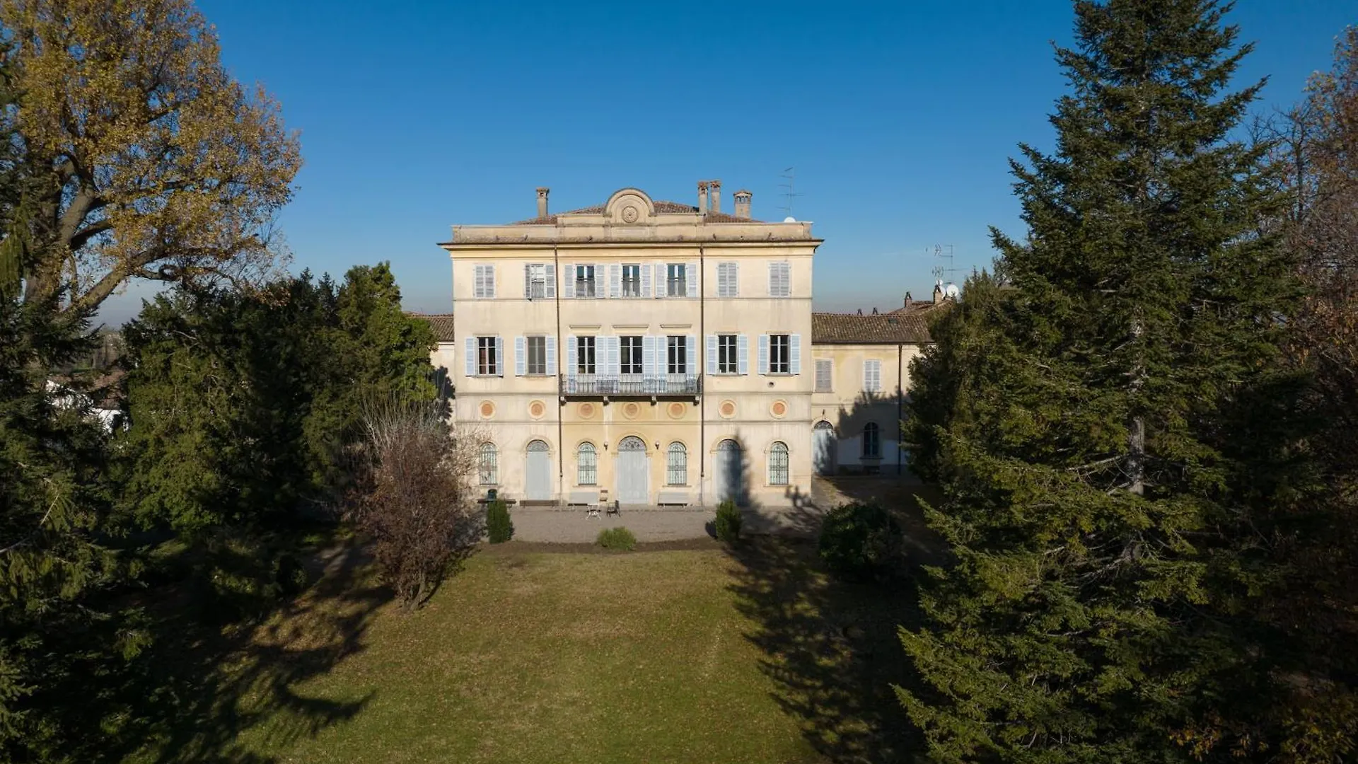 Palazzo Augusto Apartment Piacenza Italy